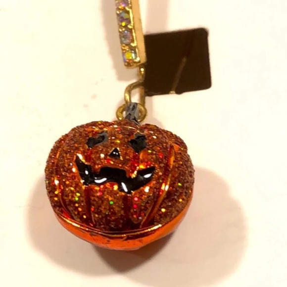 BETSEY JOHNSON SET Halloween Charm Necklace & Matching Pumpkin Earrings NEW NWT - Picture 4 of 8